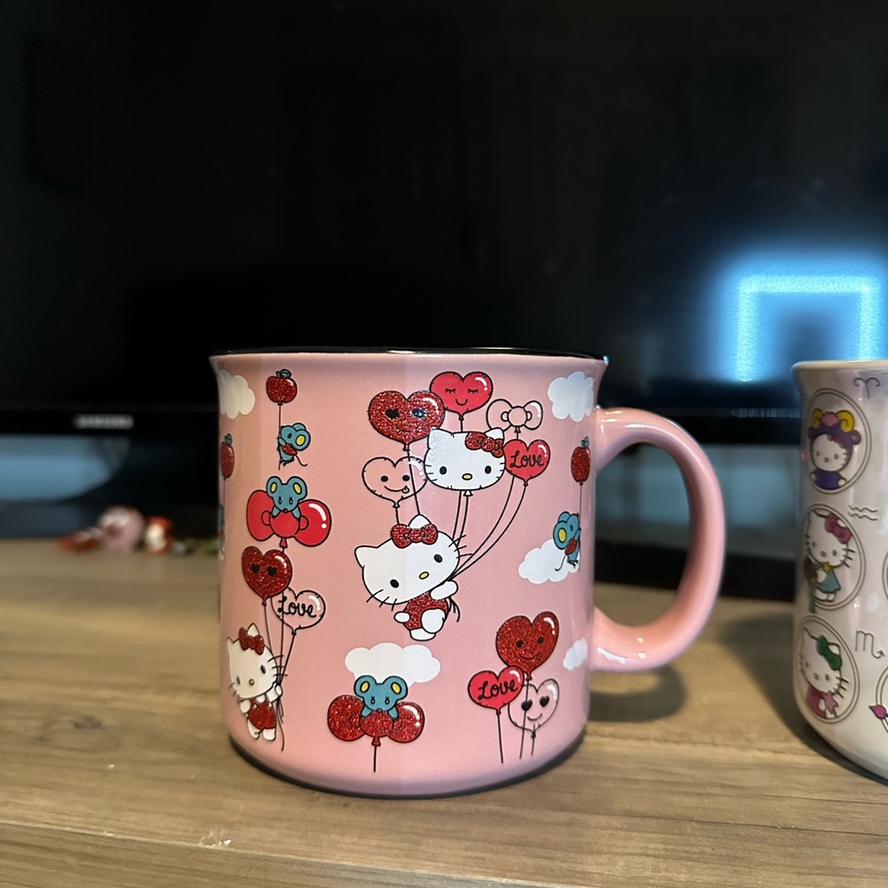 Hello kitty Valentine’s Day mug